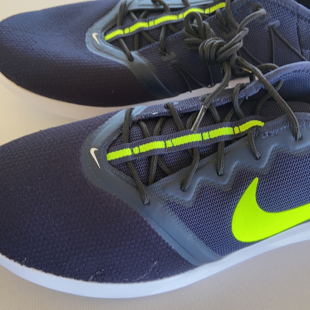 Nike sneakers - Picture 2 of 8